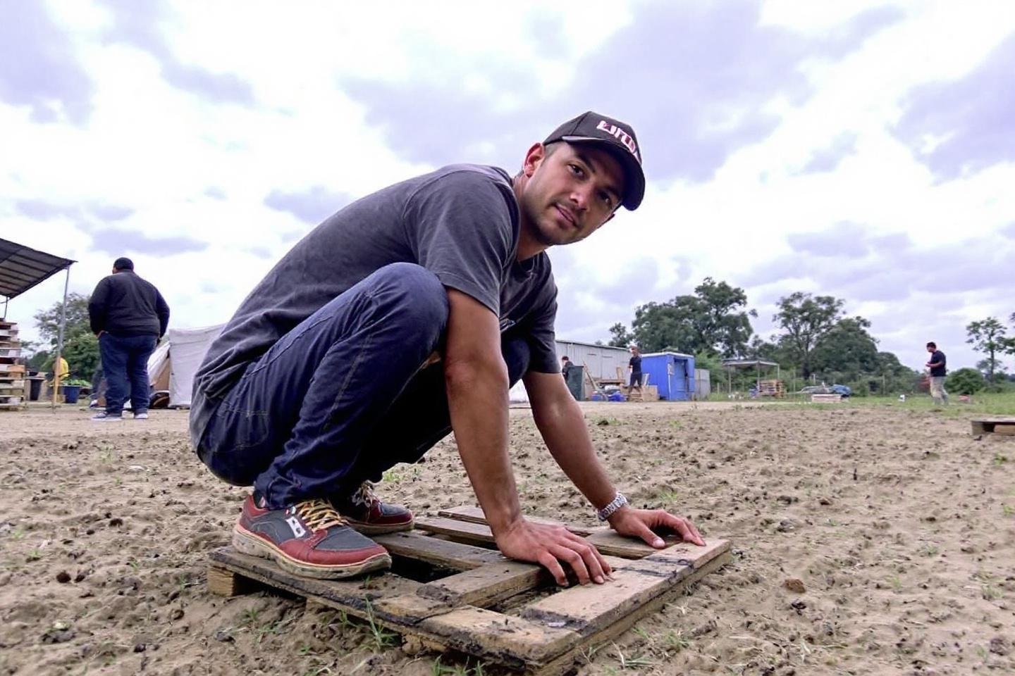 Niveler un terrain avec une palette​ : ça fonctionne ?